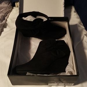 Chinese Laundry black bow booties